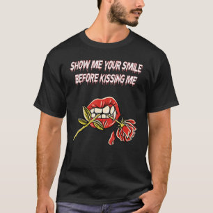 Camiseta Mostre-Me Seu Sorriso Antes De Me Beijar Boca