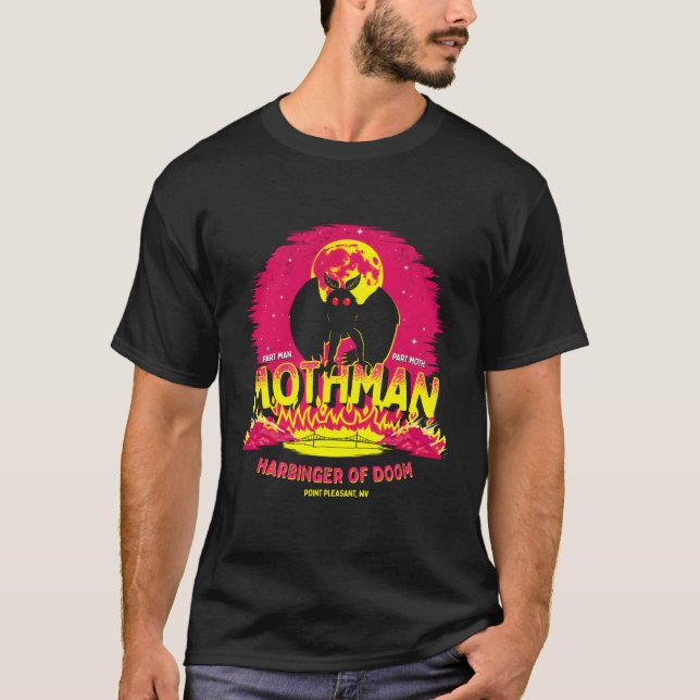 Camiseta Moth Harbinger Do Doom Cryptid (Frente)