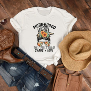 Camiseta Motherhood Chaos and Love