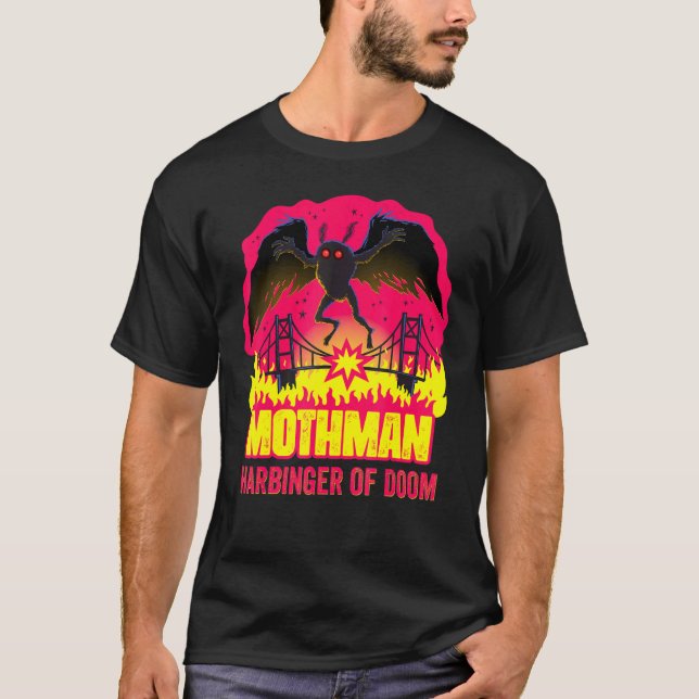 Camiseta Mothman Harbinger Of Doom Folklore Creepy Cryptid  (Frente)