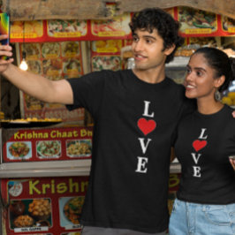 Camiseta Motif Coração Clássico LOVE com Torção Moderna