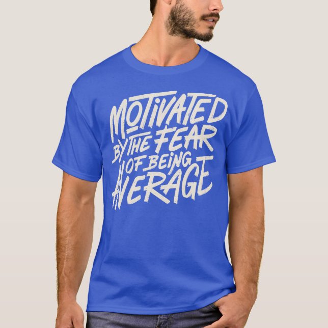 Camiseta Motivated by The Fear of Being Average by Tobe Fon (Frente)