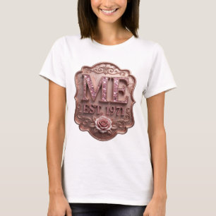 Camiseta Motivo Artístico Rosa ME EST 1971 que Chama a Aten