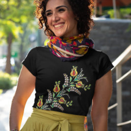 Camiseta motivos florais amarelos brancos