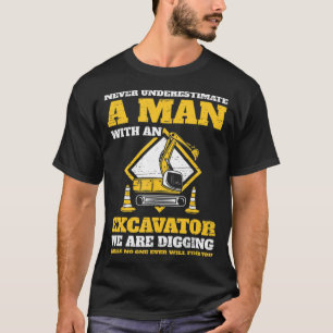 Camiseta Motoristas da Escavadora de Mens nunca subestimam