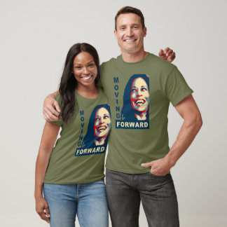 Camiseta MOVING FORWARD Kamala Harris para o Presidente 202