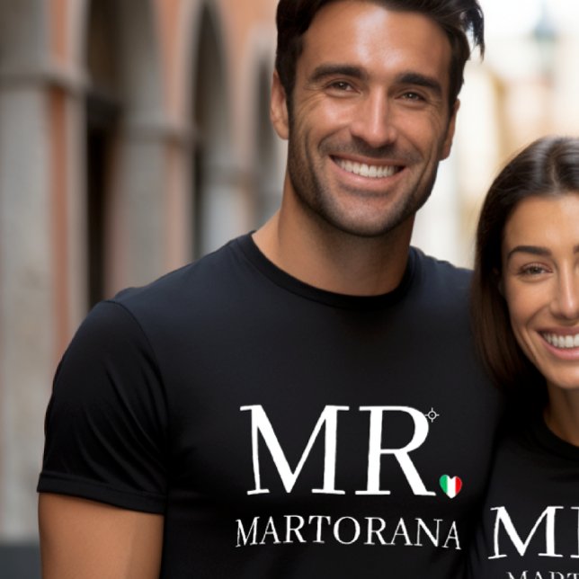 Camiseta MR. Italian Flag Heart Personal Last Name Couples (Couple's t-shirt in black with MR.Italian Flag Heart for the periodEngagement or Wedding gift)