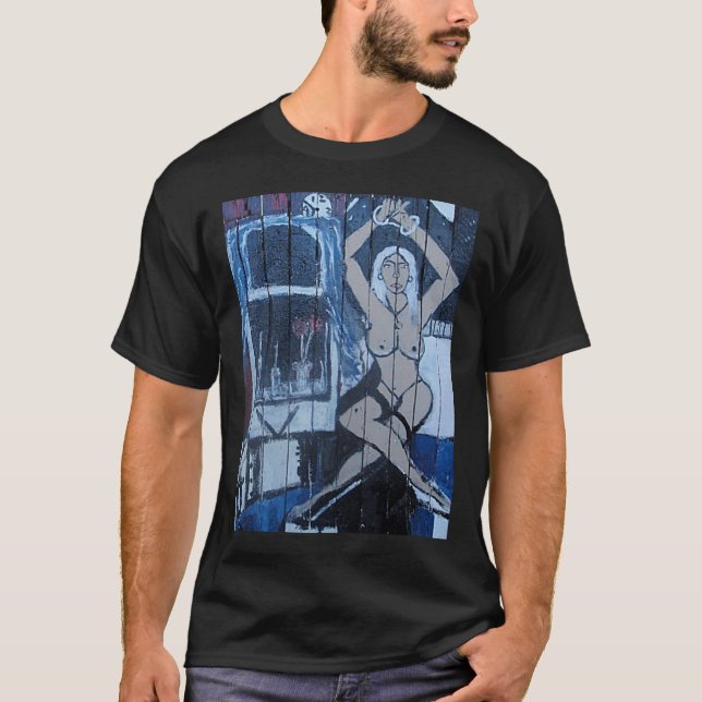 CAMISETA MS VALDEZ AO LADO DA JANELA (Frente)