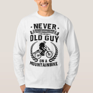 Camiseta MTB ciclando Cara antiga numa bicicleta de montanh