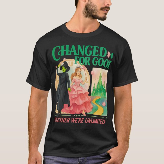 Camiseta Mudança Perversa Para o Bem Juntos Eram Elphaba E  (Frente)
