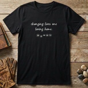 Camiseta Mudando Vidas com um Lar Amoroso de Design Floral