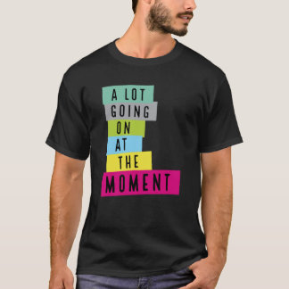 Camiseta Muita Coisa Acontecendo No Momento Lantejoula, Cit
