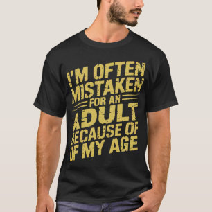Camiseta Muitas Vezes Sou Confundido Como Adulto Por Causa