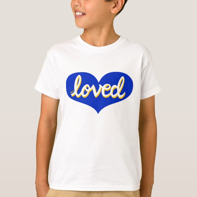 Camiseta MUITO AMADO - coração de amor azul (Frente)
