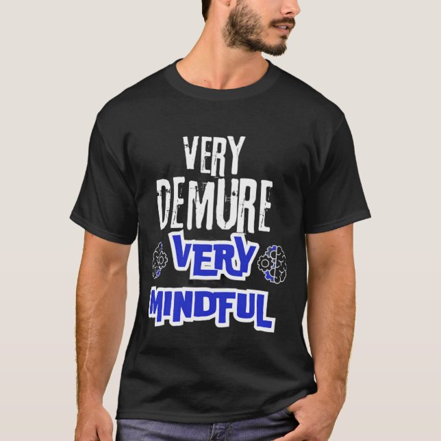 Camiseta Muito Demorada, muito matiz, ponto essencial (Frente)