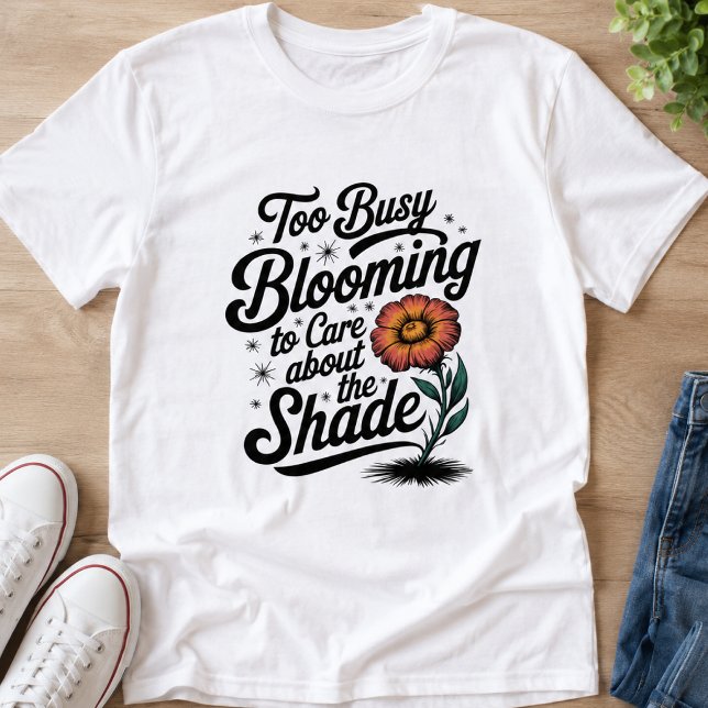 Camiseta Muito Ocupada Florescendo - Design de Flor Excêntr (Criador carregado)
