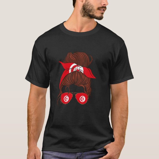 Camiseta Mulher com Cabelo Desgrenhado em Coque com Bandeir (Frente)