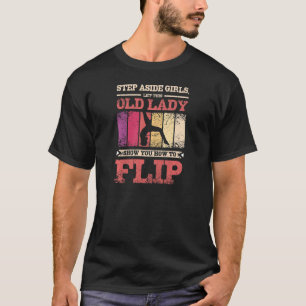 Camiseta Mulher Deixe essa senhora mostrar como sacudir gin