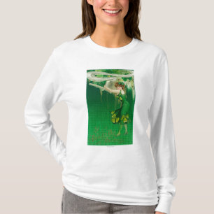 Camiseta Mulher em verde segurando uma cena de Pipe