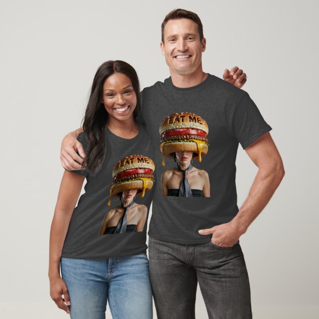Camiseta Mulher Engraçada de Cheeseburger Surreal (Unissex)