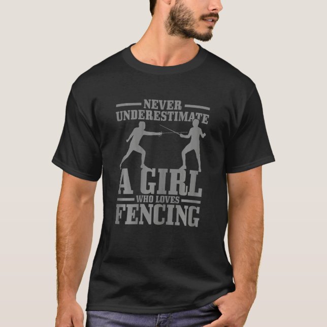 Camiseta Mulher Esgrima Nunca Subestima Uma Menina Que Ama (Frente)