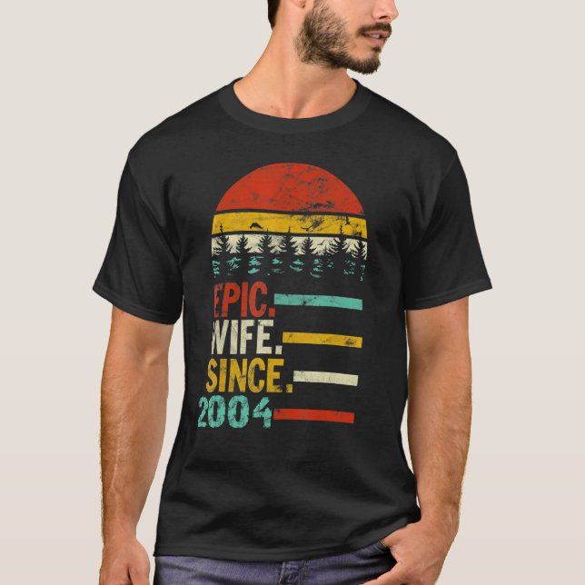 Camiseta Mulher Esposa Epic Desde 2004 (Frente)