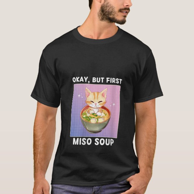 Camiseta Mulher Gato Kawaii Bonito Mas Primeiro Miso Soup J (Frente)