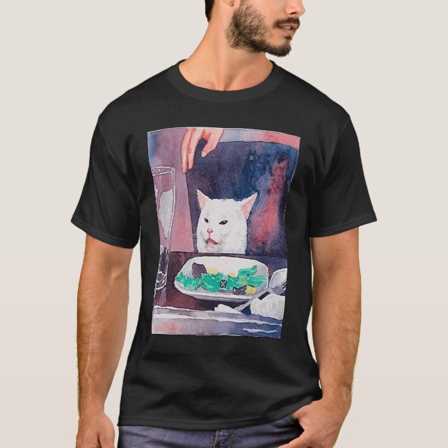 Camiseta Mulher gritando na mesa janta meme dank meme (Frente)