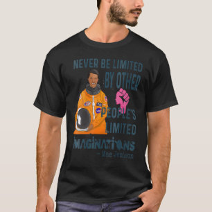 Camiseta Mulher: Mae Jemison - Astronauta Negra Americana