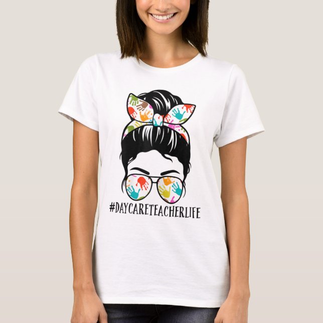 Camiseta Mulher Mãe Vida de Professora de Creche Desarrumad (Frente)