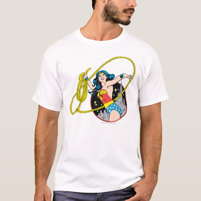 Camiseta Mulher Maravilha com fundo da cidade (Frente)