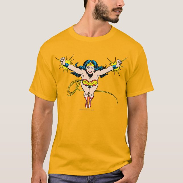 Camiseta Mulher Maravilha Voando para a Frente (Frente)