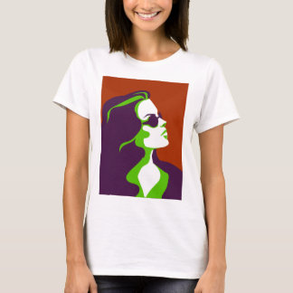 Camiseta Mulher nos óculos de sol