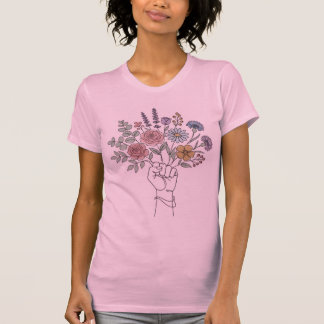 Camiseta Mulher: O Punho da Mudança & O Coração em Flor
