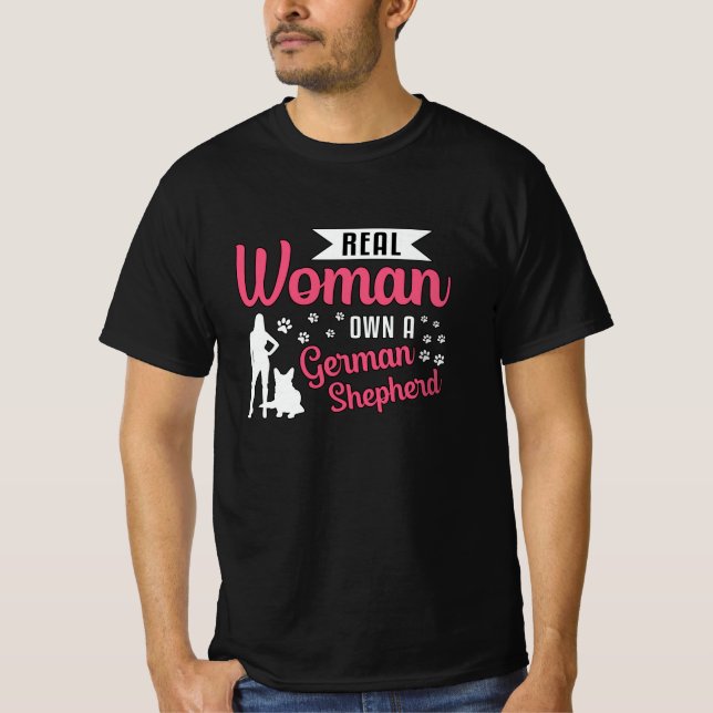Camiseta Mulher Real Possui Um Cachorro German shepherd Vin (Frente)