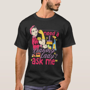Camiseta Mulher Retro de Serviços Domésticos Precisa de uma