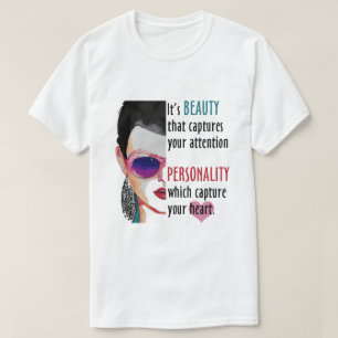 Camiseta Mulher romântica Bela dizendo sucesso no cartão de