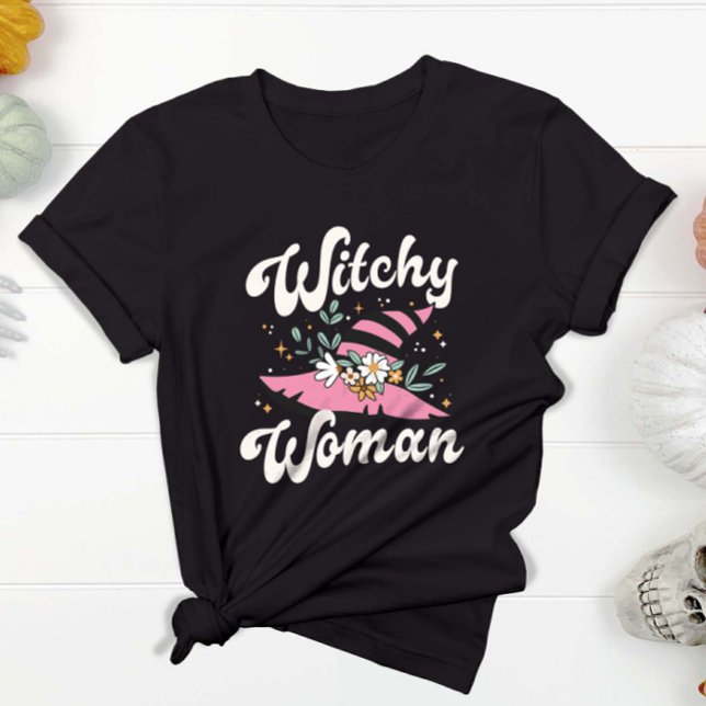 Camiseta Mulher Testemunha Engraçada Bruxa Rosa Feita Hallo (Witchy Woman Funny Pink Witch Halloween T-Shirt)