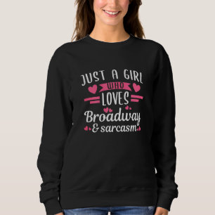 Camiseta Mulher: Uma Menina Que Ama O Teatro De Sarcasmo Da