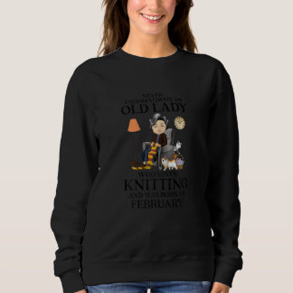 Camiseta Mulher Velha Adora Nascer De tricô Em Fevereiro Kn