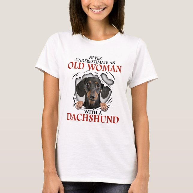 Camiseta Mulher Velha Com Um Dachshund (Frente)