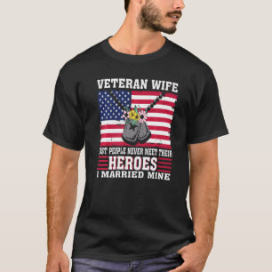 Camiseta Mulher Veterana Casou-Se Com O Herói