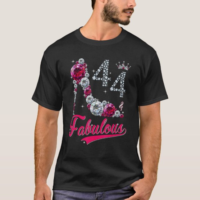 Camiseta Mulheres 44 E Fabulosas Altas Alcanças Feliz 44 Bi (Frente)