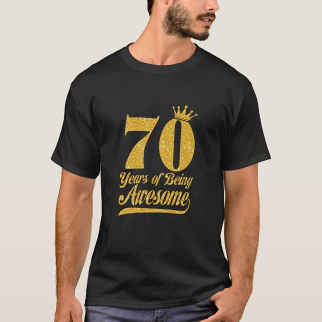 Camiseta Mulheres A 70 Anos De Estarem Incríveis 70 Anivers (Frente)