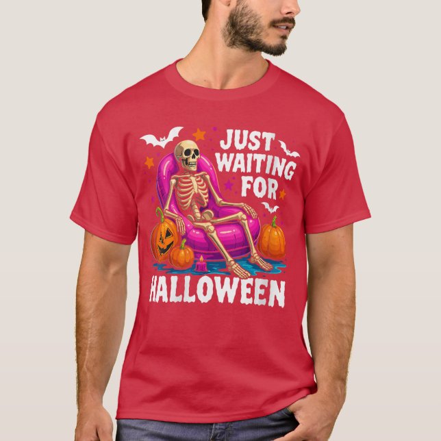 Camiseta Mulheres Apenas Esperando pelo Esqueleto Assustado (Frente)