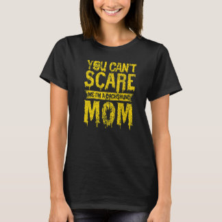 Camiseta Mulheres Assustam o Halloween Broom Dachshund Mon