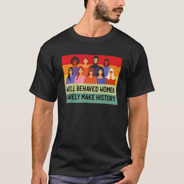 Camiseta Mulheres bem comportadas raramente tornam história (Frente)