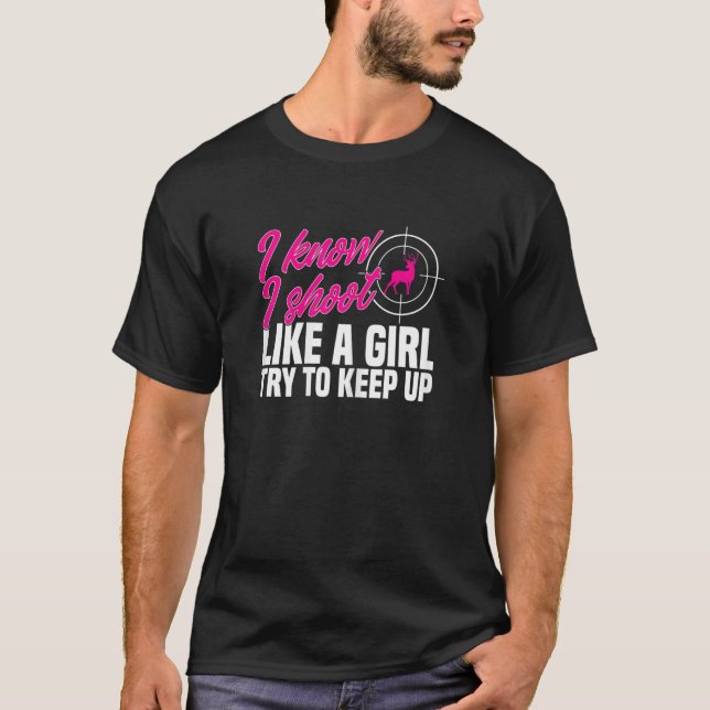 Camiseta Mulheres Caçadoras De Veados Eu Sei Que Atiro Como (Frente)
