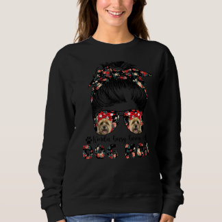 Camiseta Mulheres Cairn Terrier Dog Mãe Sério Bun Hair Glas