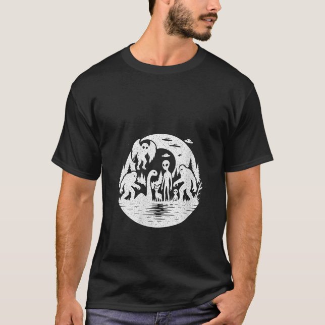 Camiseta Mulheres Criptidianas Bigfoot Mata Loch Ness (Frente)